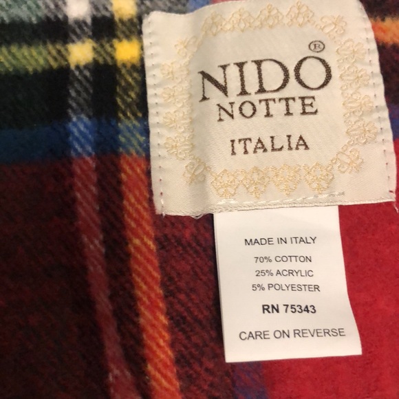 Pretty red plaid fringed throw - Picture 3 of 3